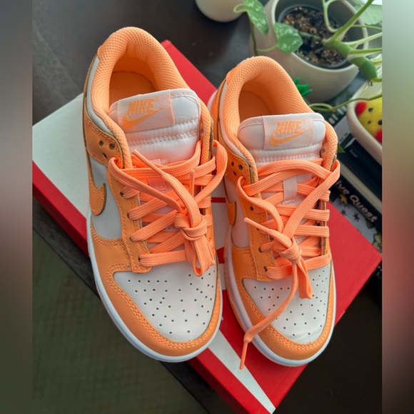 WOMENS NIKE DUNKS ORANGE CREAM - Picture 2 of 5